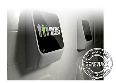 WCの壁の台紙のタッチ画面のモニターの休憩室の広告、洗面所のデジタル媒体の表記