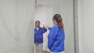 カメラとサーマルカメラを備えた43インチマジックミラーガラスLCDキオスク